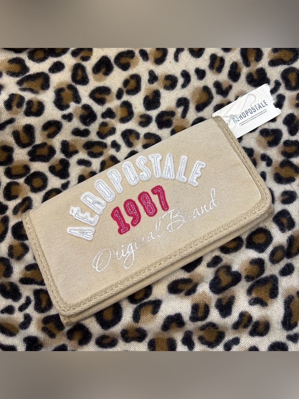 Aeropostale 1987 Tri Fold Tan/Cream Colored Wallet